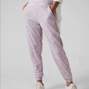 NWT - womens purple Athleta camo joggers - size 2